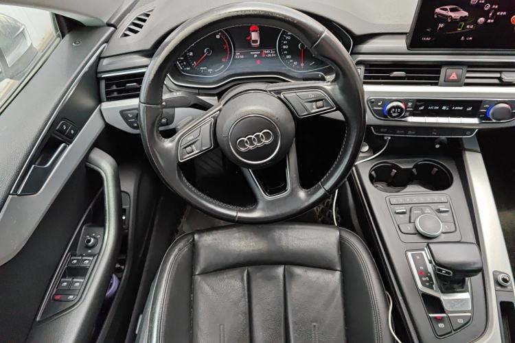 Used Audi A5 2017 Sportback 40 TFSI Fashion Model Steering Wheel