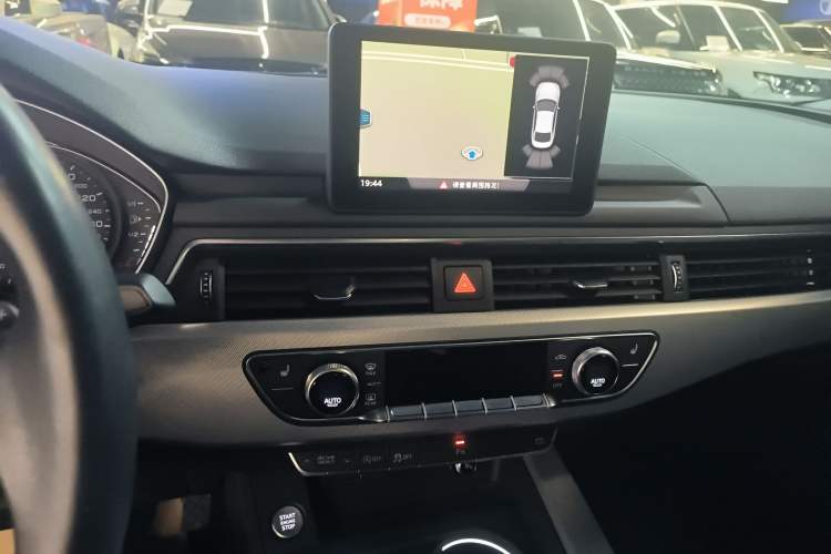 Used Audi A5 2017 Coupe 40 TFSI Fashion Model Audio And AC Panel