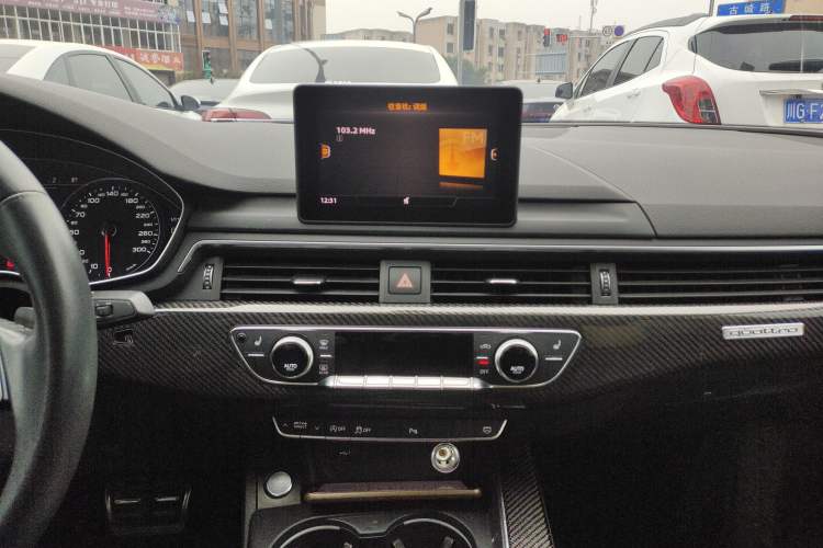 Used Audi A5 2017 Sportback 40 TFSI Fashion Model Audio And AC Panel