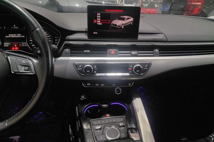 Used Audi A5 2017 Sportback 40 TFSI Fashion Model Audio And AC Panel