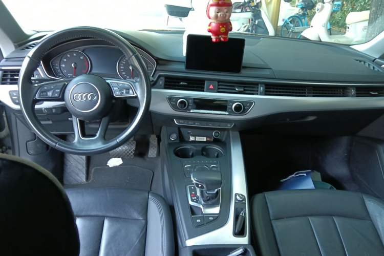 Used Audi A5 2017 Coupe 40 TFSI Fashion Model Center Console