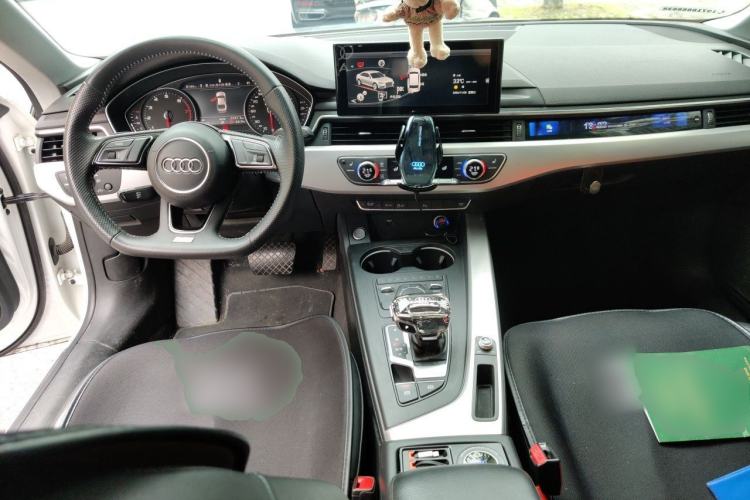 Used Audi A5 2017 Coupe 40 TFSI Fashion Model Center Console