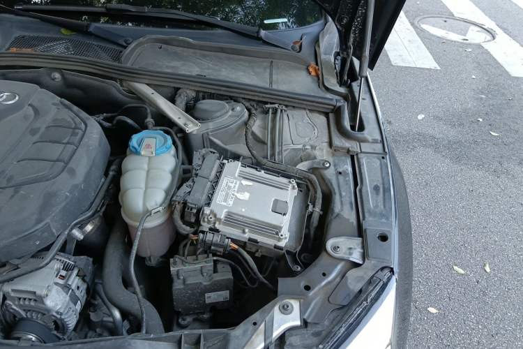 Used Audi A5 2017 Coupe 40 TFSI Fashion Model Engine Bay Left