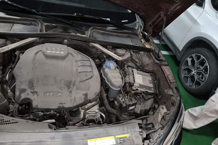 Used Audi A5 2017 Sportback 40 TFSI Fashion Model Engine Bay Left