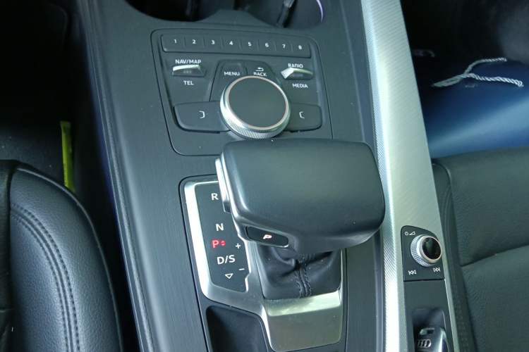 Used Audi A5 2017 Coupe 40 TFSI Fashion Model Gear Lever