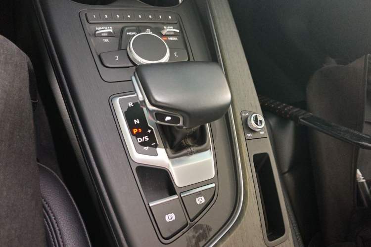 Used Audi A5 2017 Coupe 40 TFSI Fashion Model Gear Lever