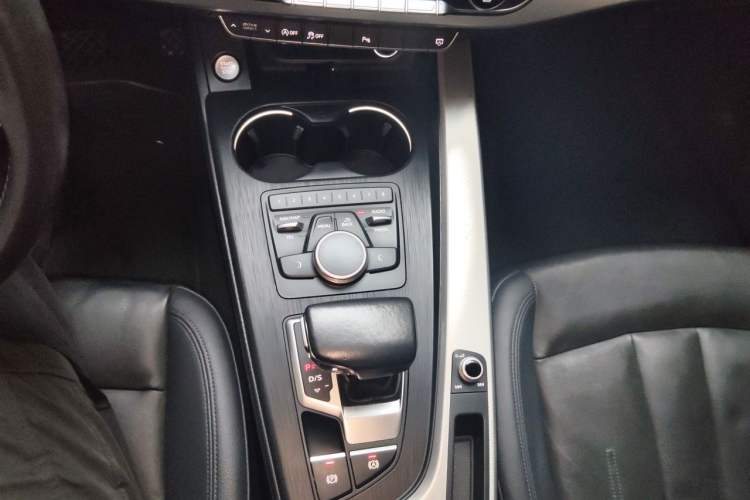 Used Audi A5 2017 Sportback 45 TFSI Fashion Model Gear Lever