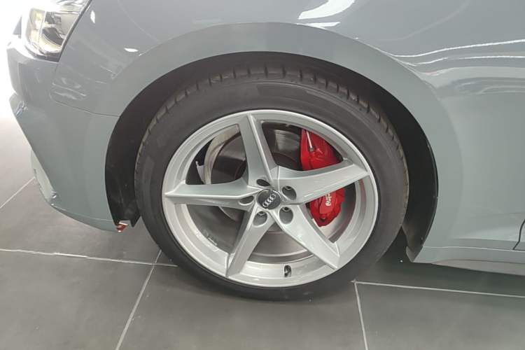 Used Audi A5 2017 Sportback 40 TFSI Fashion Model Left Front Wheel Hub