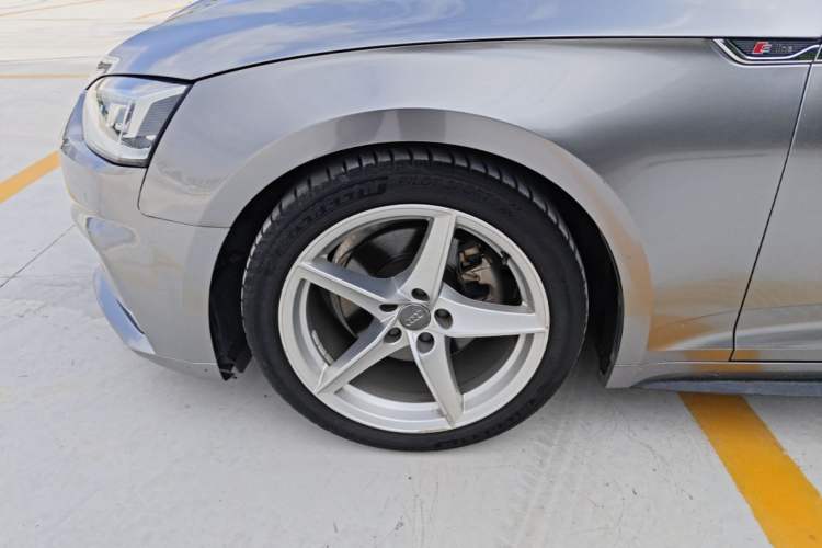 Used Audi A5 2017 Sportback 40 TFSI Fashion Model Left Front Wheel Hub