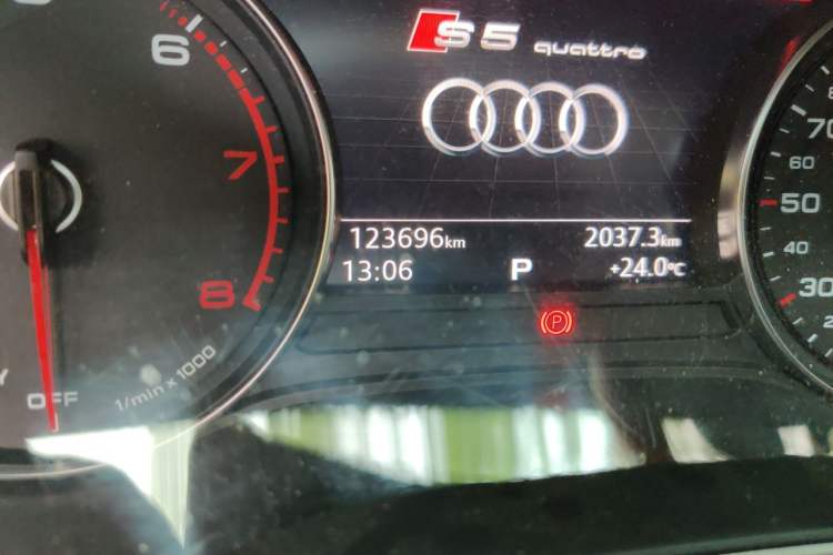 Used Audi A5 2017 Coupe 40 TFSI Fashion Model Odometer Close Up