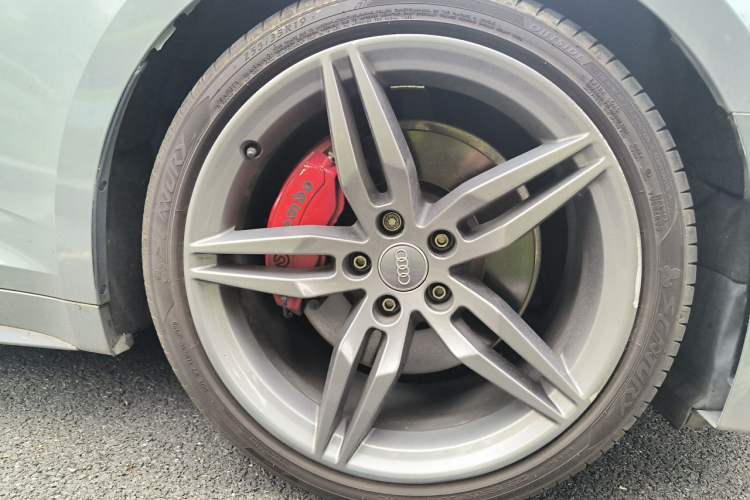 Used Audi A5 2017 Sportback 45 TFSI quattro Sport Model Right Front Wheel Hub