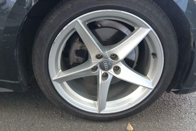 Used Audi A5 2017 Coupe 40 TFSI Fashion Model Right Front Wheel Hub