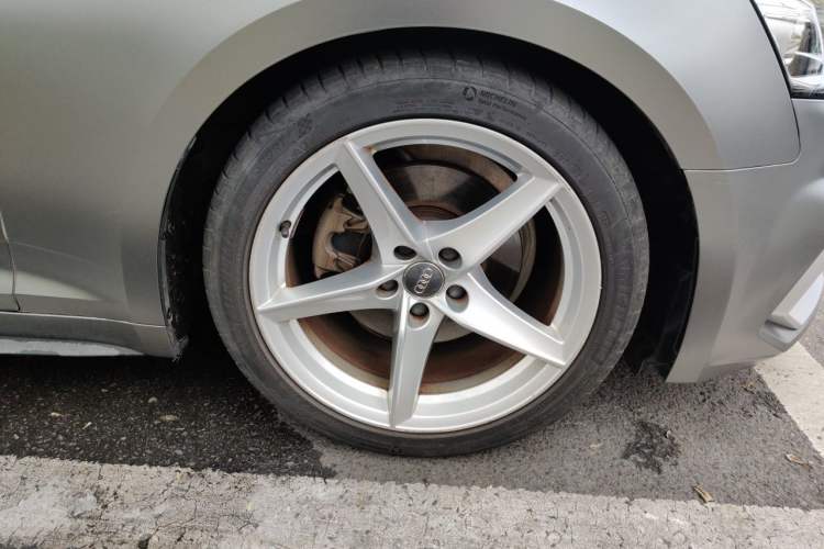 Used Audi A5 2017 Coupe 40 TFSI Fashion Model Right Front Wheel Hub