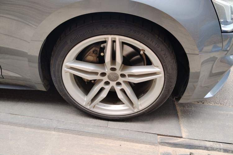 Used Audi A5 2017 Sportback 45 TFSI quattro Sport Model Right Front Wheel Hub