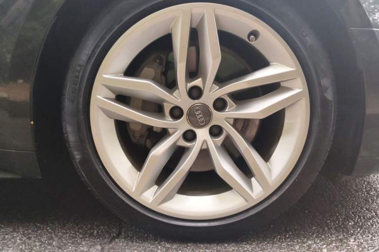 Used Audi A5 2017 Sportback 45 TFSI Fashion Model Right Front Wheel Hub