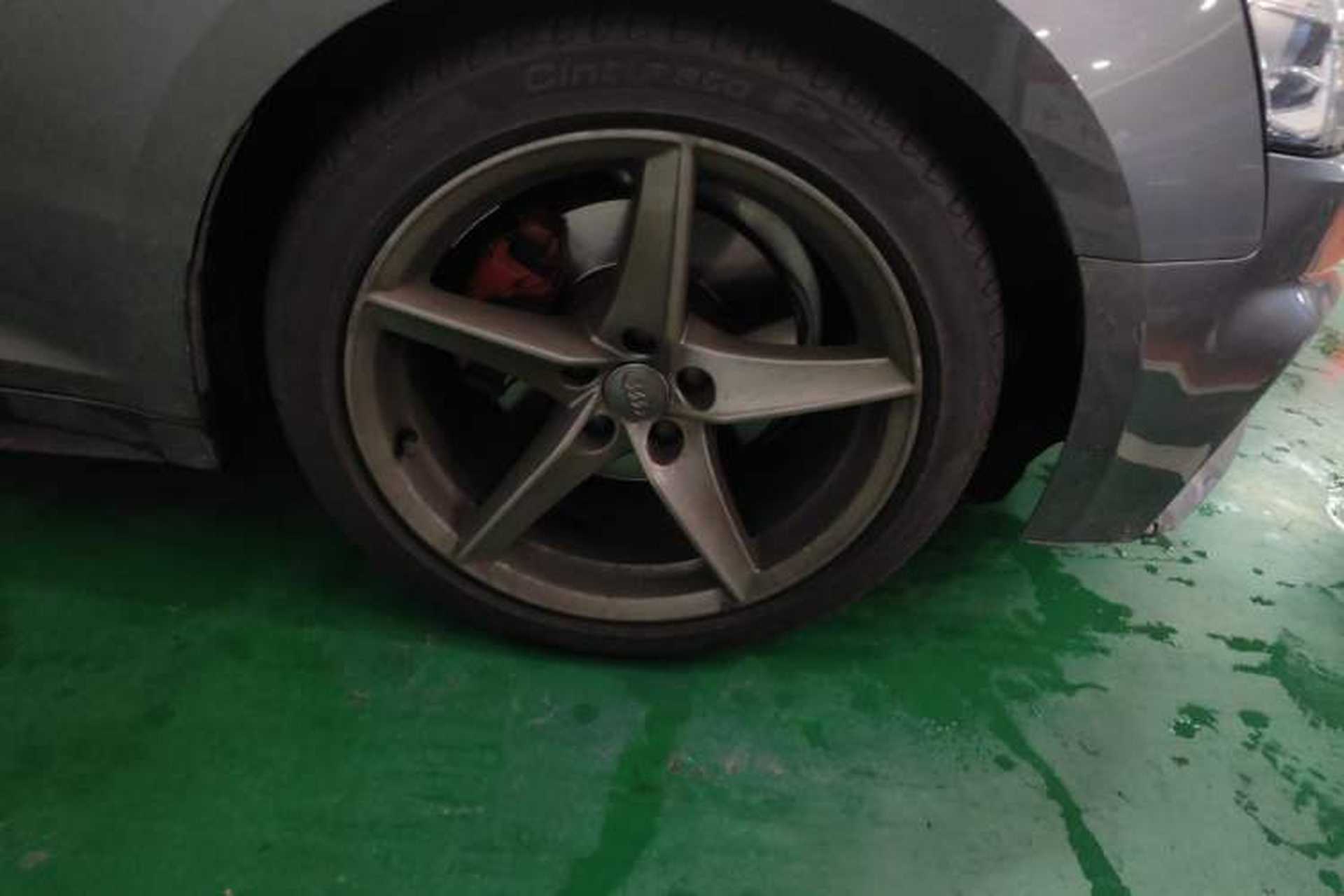 Used Audi A5 2017 Sportback 40 TFSI Fashion Model Right Front Wheel Hub