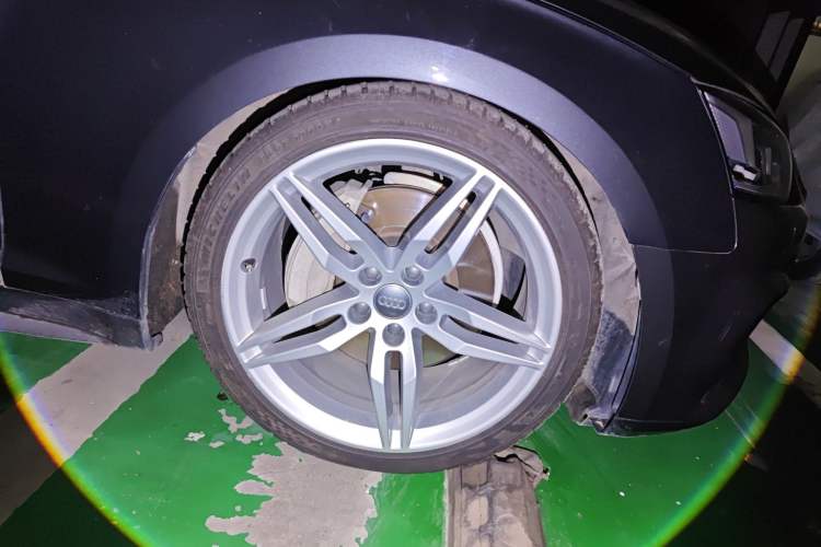 Used Audi A5 2017 Sportback 45 TFSI quattro Sport Model Right Front Wheel Hub