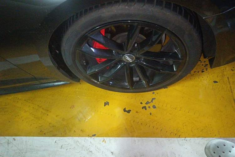 Used Audi A5 2017 Sportback 45 TFSI Fashion Model Right Front Wheel Hub