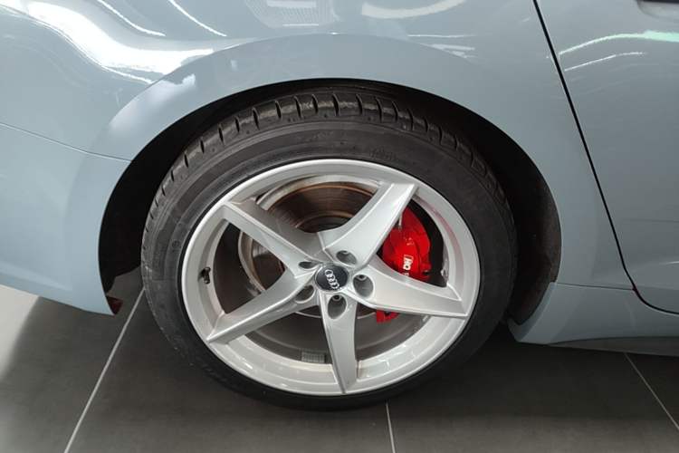 Used Audi A5 2017 Sportback 40 TFSI Fashion Model Right Rear Wheel Hub