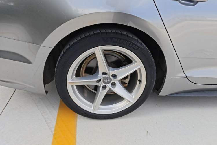 Used Audi A5 2017 Sportback 40 TFSI Fashion Model Right Rear Wheel Hub