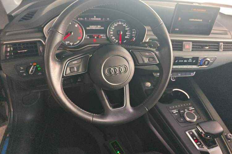 Used Audi A5 2017 Coupe 40 TFSI Fashion Model Steering Wheel