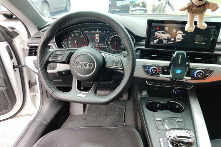 Used Audi A5 2017 Coupe 40 TFSI Fashion Model Steering Wheel