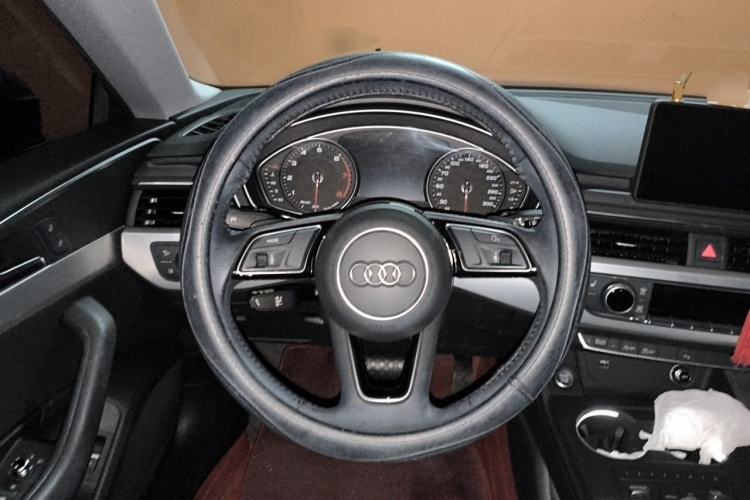 Used Audi A5 2017 Sportback 40 TFSI Fashion Model Steering Wheel