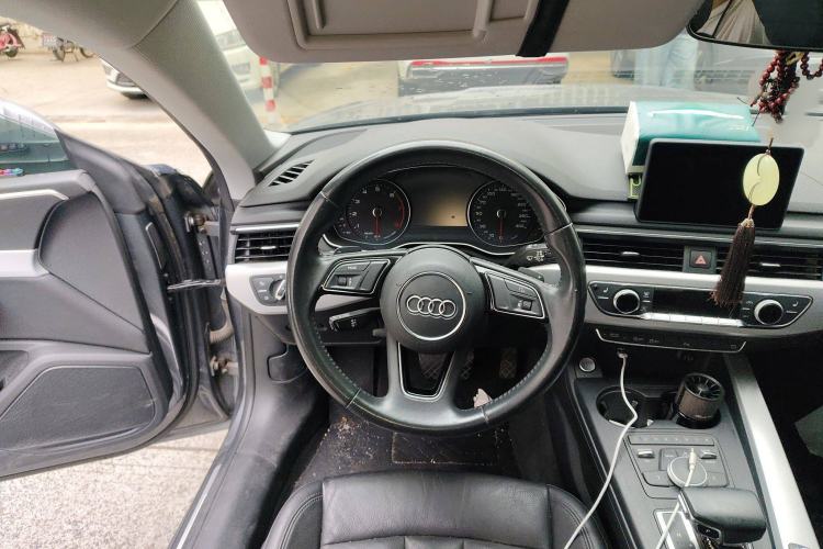 Used Audi A5 2017 Coupe 40 TFSI Fashion Model Steering Wheel
