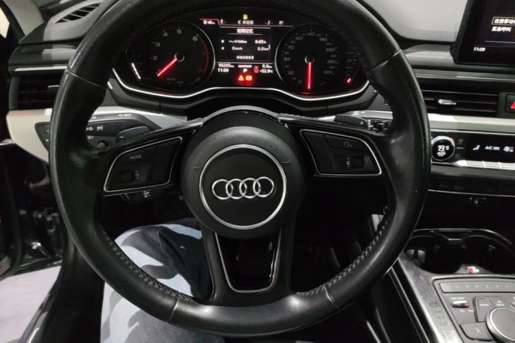 Used Audi A5 2017 Sportback 40 TFSI Fashion Model Steering Wheel