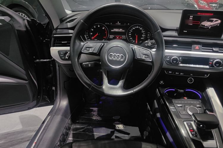Used Audi A5 2017 Sportback 40 TFSI Fashion Model Steering Wheel