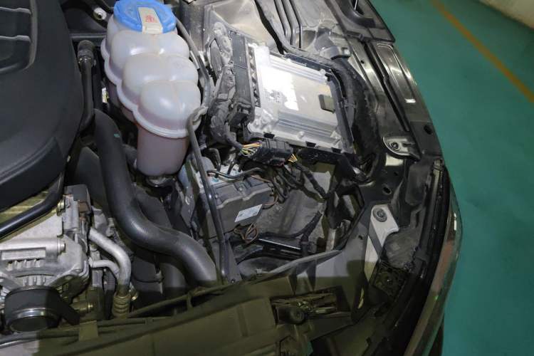 Used Audi A5 2017 Coupe 40 TFSI Fashion Model Engine Bay Left