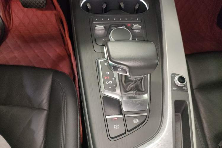 Used Audi A5 2017 Coupe 40 TFSI Fashion Model Gear Lever