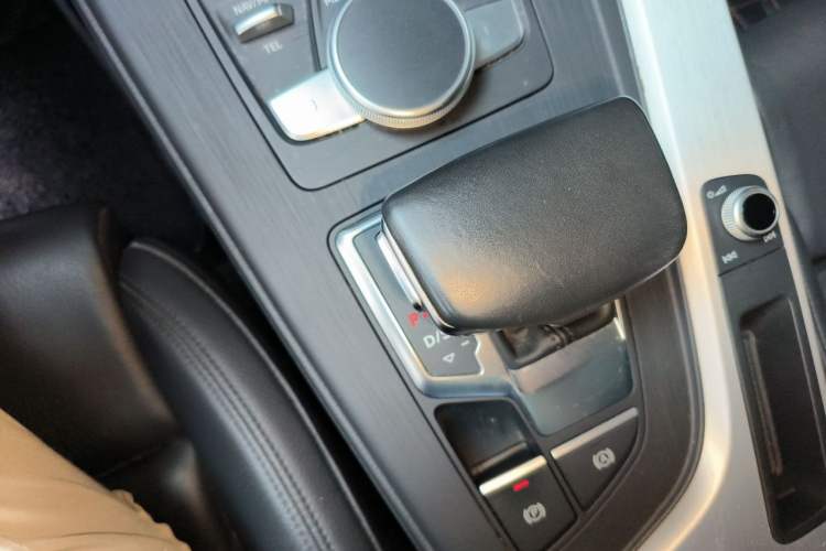 Used Audi A5 2017 Coupe 45 TFSI quattro Sport Edition Gear Lever