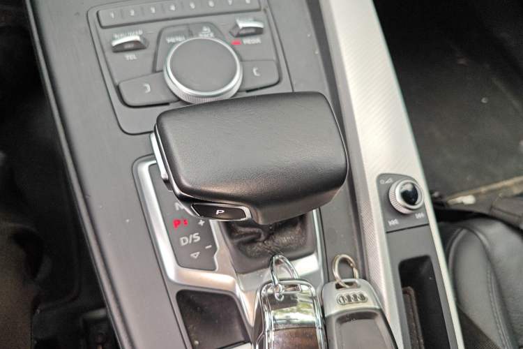 Used Audi A5 2017 Sportback 40 TFSI Fashion Model Gear Lever