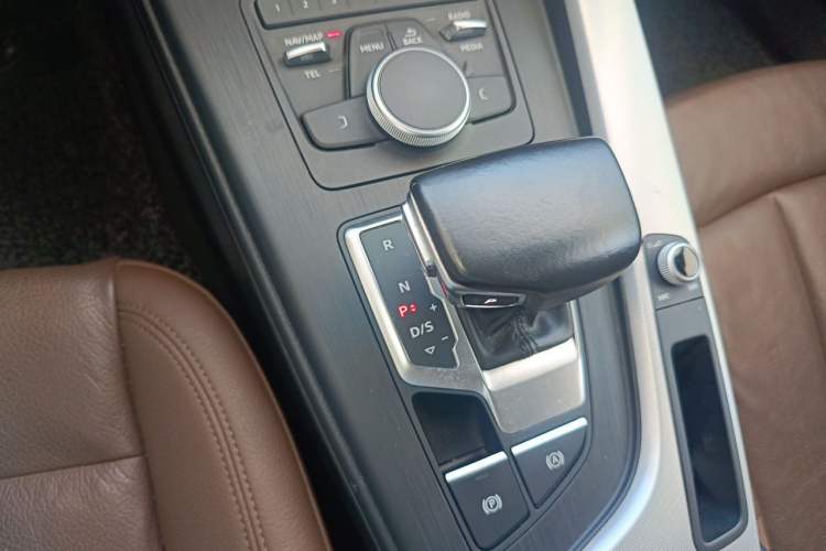 Used Audi A5 2017 Sportback 45 TFSI Fashion Model Gear Lever