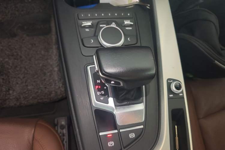 Used Audi A5 2017 Sportback 45 TFSI Fashion Model Gear Lever
