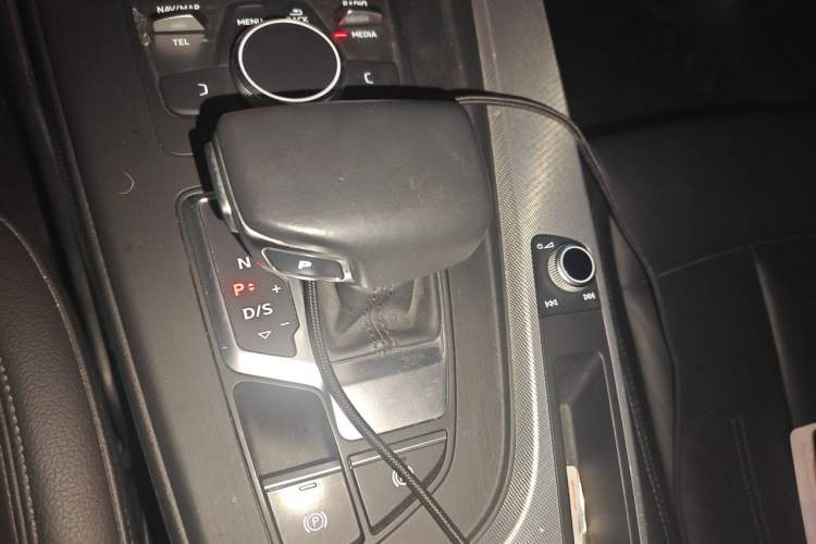 Used Audi A5 2017 Coupe 40 TFSI Fashion Model Gear Lever