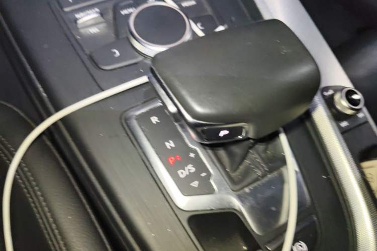 Used Audi A5 2017 Coupe 40 TFSI Fashion Model Gear Lever