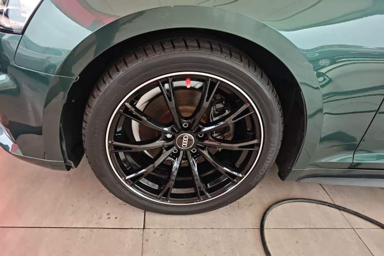 Used Audi A5 2017 Coupe 40 TFSI Fashion Model Left Front Wheel Hub