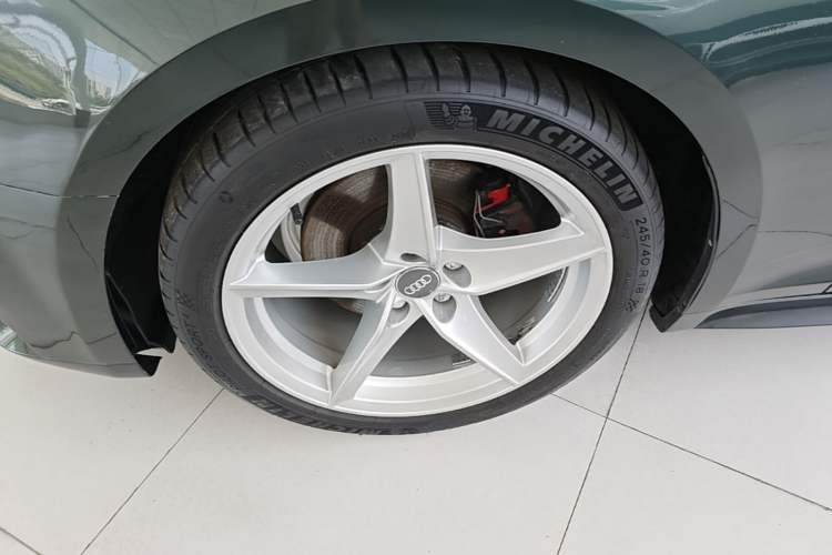 Used Audi A5 2017 Coupe 40 TFSI Fashion Model Left Front Wheel Hub