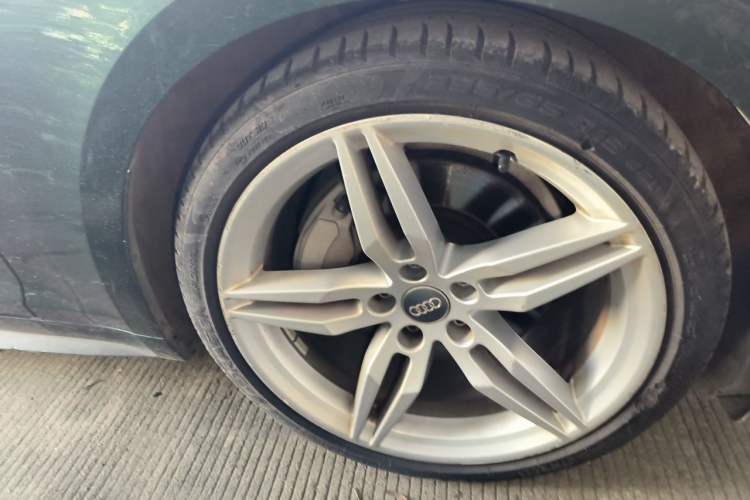 Used Audi A5 2017 Coupe 45 TFSI quattro Sport Edition Right Front Wheel Hub