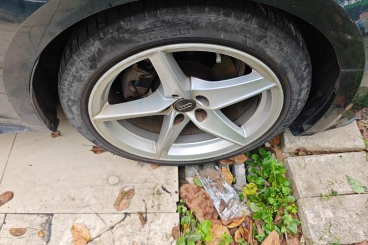 Used Audi A5 2017 Sportback 40 TFSI Fashion Model Right Front Wheel Hub