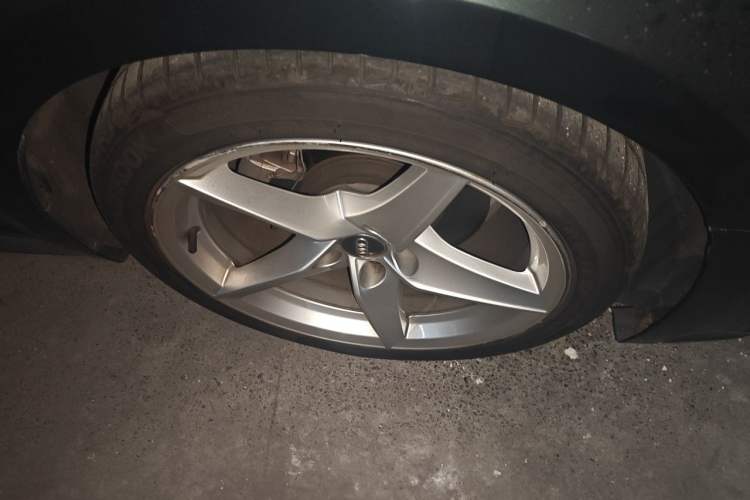 Used Audi A5 2017 Coupe 40 TFSI Fashion Model Right Front Wheel Hub