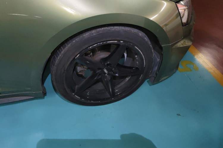 Used Audi A5 2017 Coupe 40 TFSI Fashion Model Right Front Wheel Hub