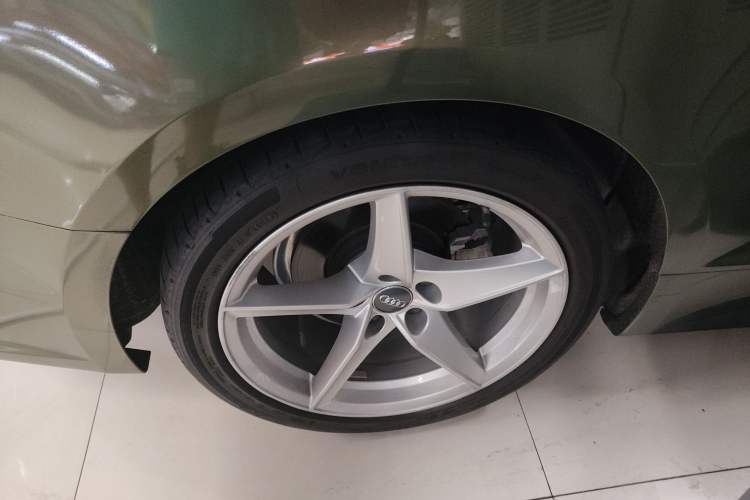 Used Audi A5 2017 Coupe 40 TFSI Fashion Model Right Rear Wheel Hub