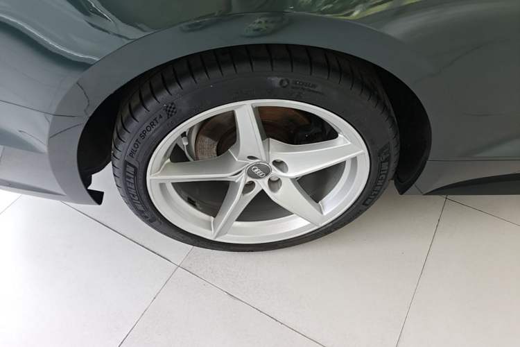 Used Audi A5 2017 Coupe 40 TFSI Fashion Model Right Rear Wheel Hub