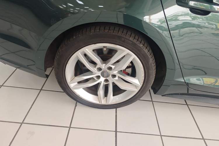 Used Audi A5 2017 Sportback 45 TFSI Fashion Model Right Rear Wheel Hub