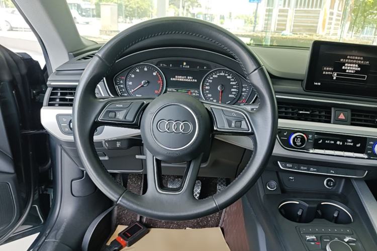 Used Audi A5 2017 Coupe 40 TFSI Fashion Model Steering Wheel