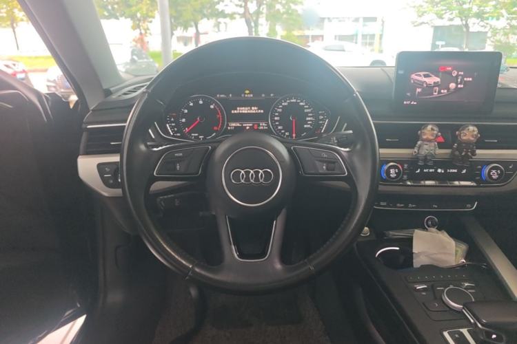 Used Audi A5 2017 Sportback 45 TFSI Fashion Model Steering Wheel