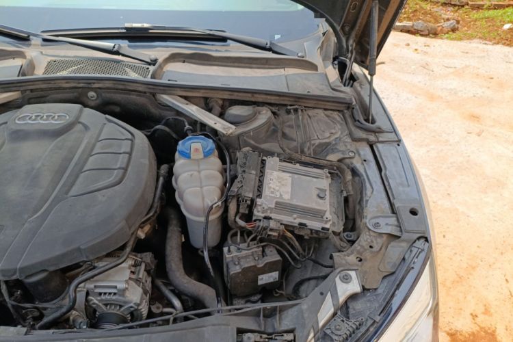 Used Audi A5 2017 Sportback 40 TFSI Fashion Model Engine Bay Left